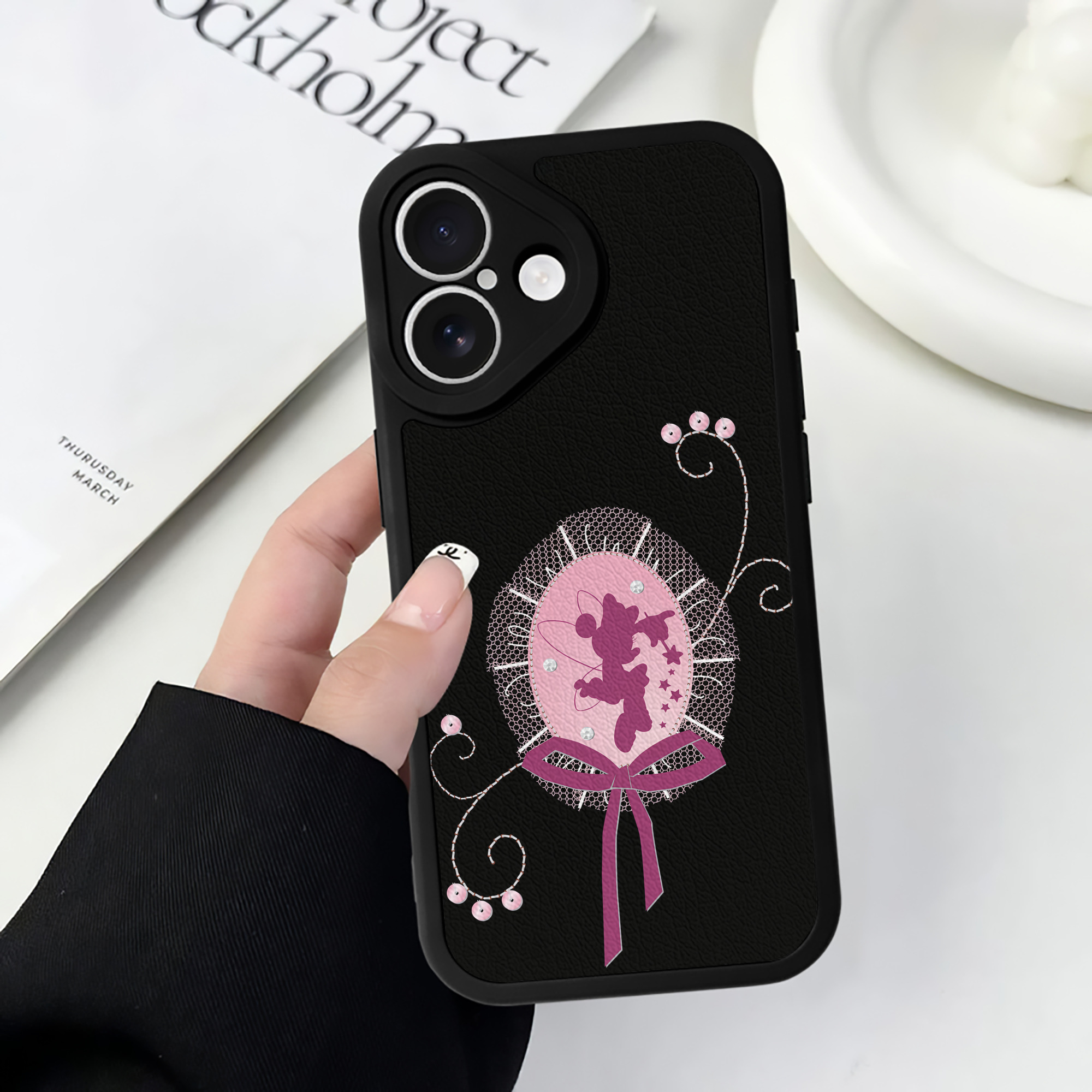 （画像用） ミッキーマウス Mickey Mouse 【iPhone 16シリーズ対応】シリコンスマホケース（レザー調） 材質：シリコン